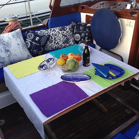 Vientos Del Sur Bateau-hôtel *